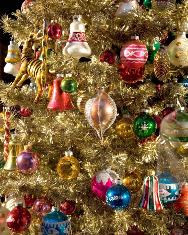 Christmas Tree Decor Ideas I’m Loving This Year!